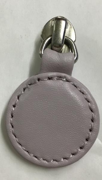 Replacement round zip pull for handbags in lilac leather ZS